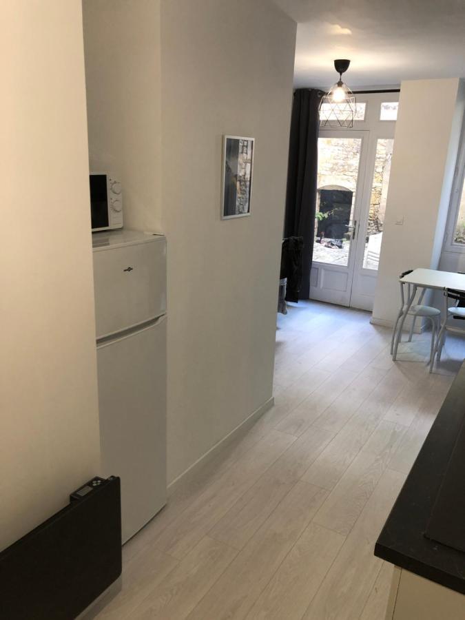 Cosy appartement au plein centre de Ruffec Extérieur photo
